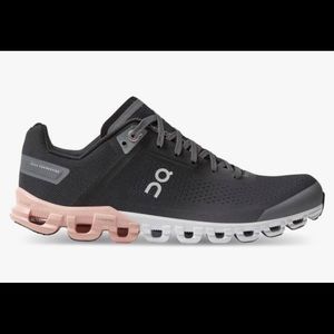 Women On Cloud sneakers